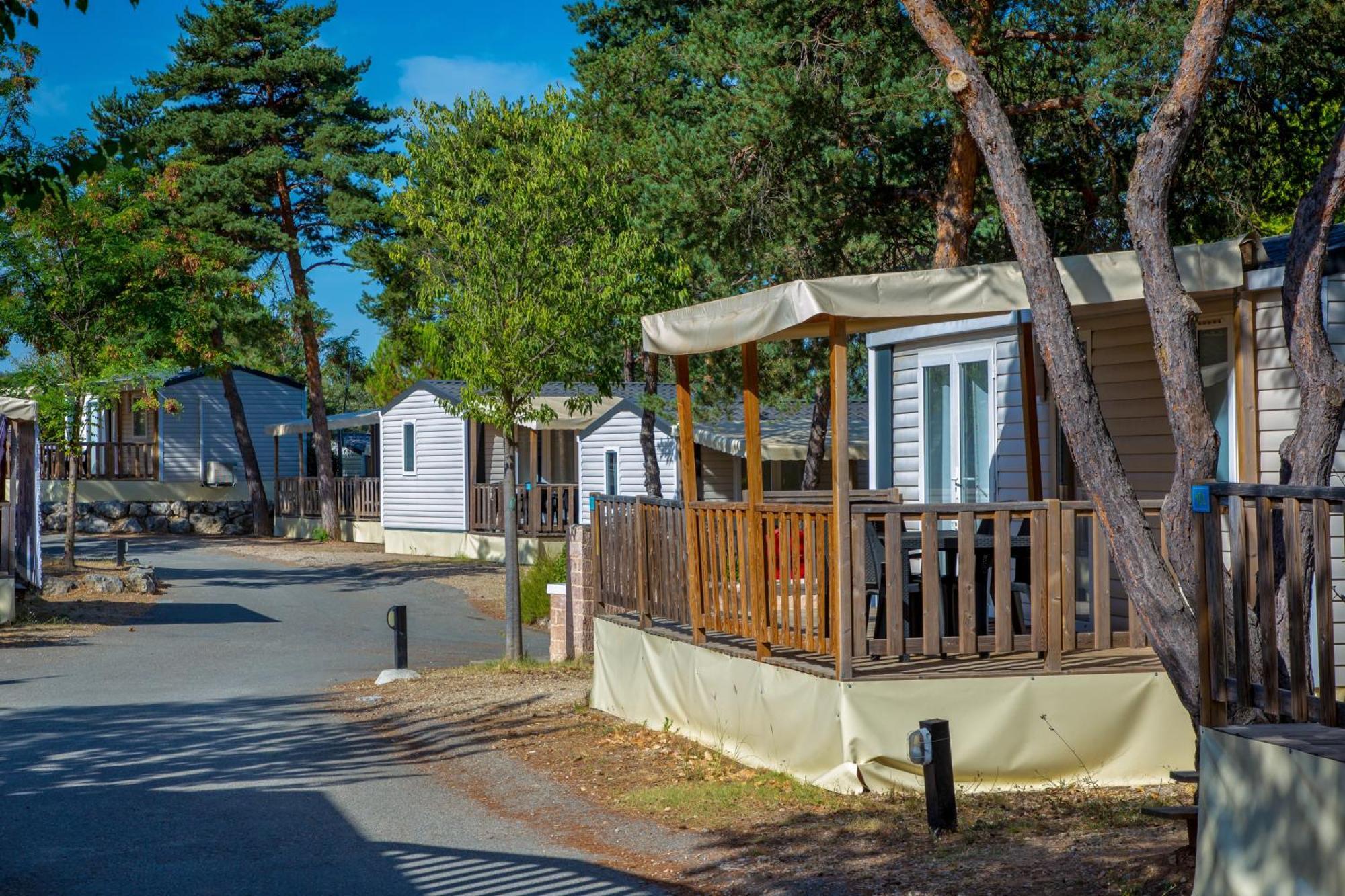 Camping Paradis La Pinede Hotel Gréoux-les-Bains Eksteriør billede